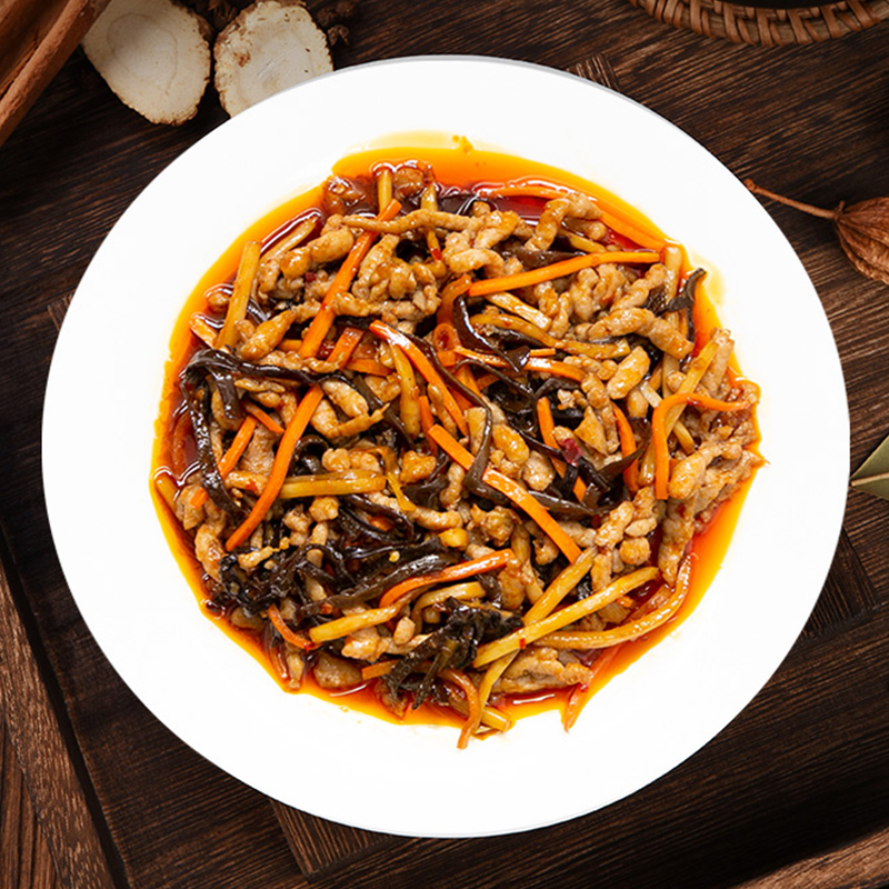 南京一连锁餐厅被曝职工脚踩食材、发霉鸭头创新涉事商家否定报警监管部门已介入